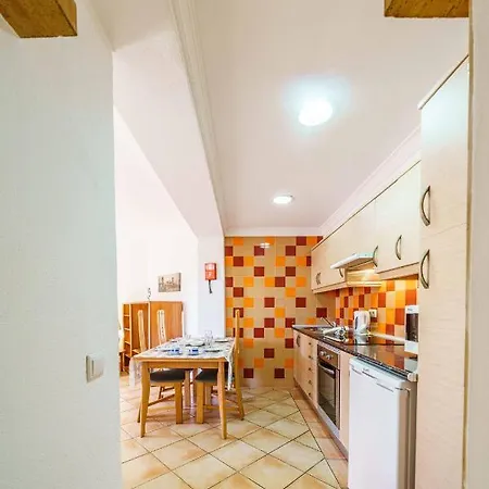 Ξενοδοχείο με διαμερίσματα Solar Do Sol Αλμπουφέιρα